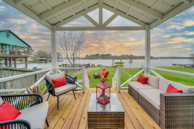 Building Photo - 13153 Lake Conroe Bay Rd