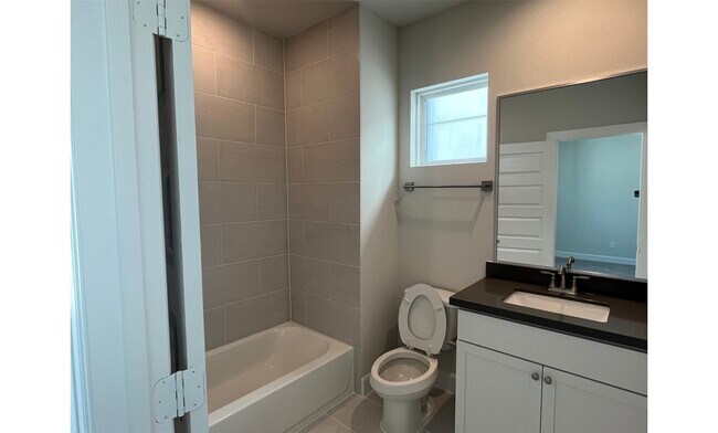 Building Photo - 2802 Grand Fountains Dr