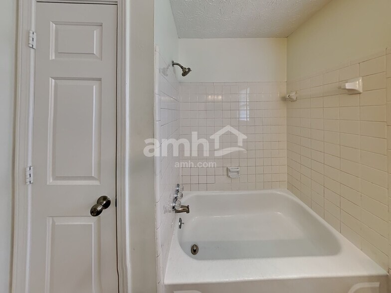 Building Photo - 2718 Ridgely Ct