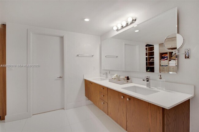 Building Photo - 155 Ocean Ln Dr