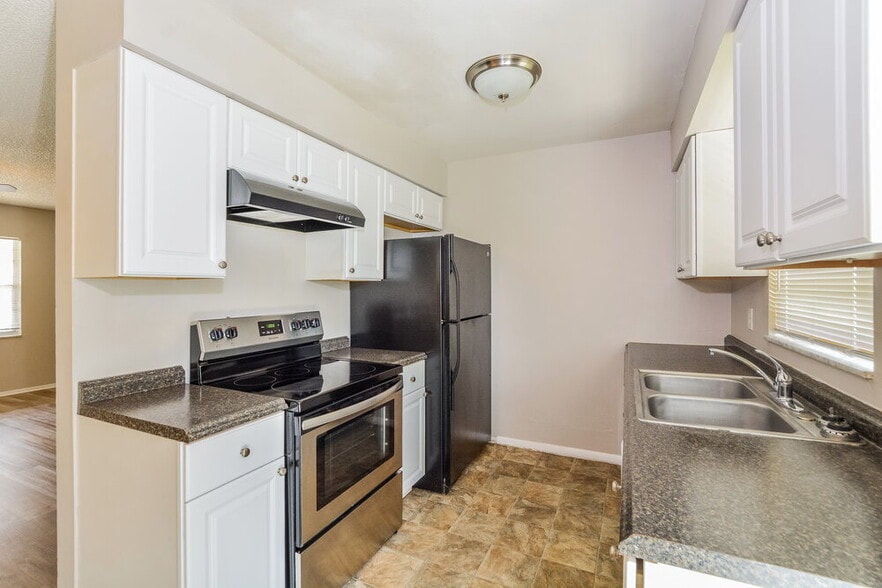 Building Photo - 10945 Tangora St