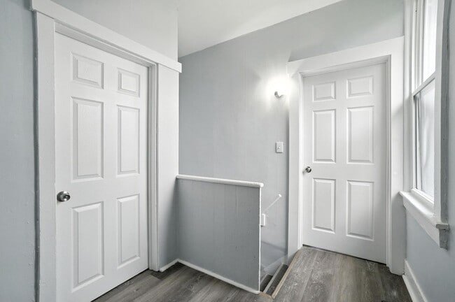 Building Photo - Newly Renovated, Large Home in Dayton!!