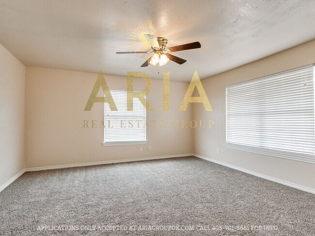 Building Photo - *639-641 Welston Cr.