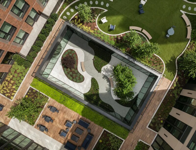 Building Photo - 405 W 206th St