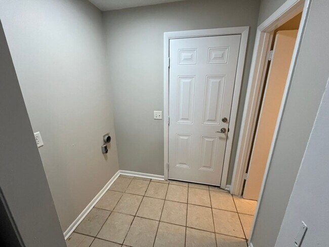 Building Photo - Stunning Newly Remodeled 4BR/2BA Home in Huntsville – Pet Friendly!