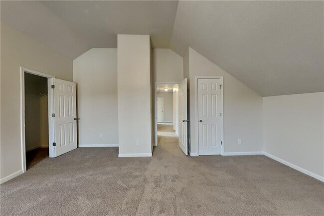 Building Photo - 137 Legend Creek Dr