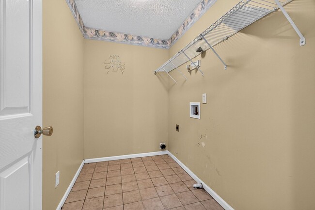 Building Photo - 8727 Evangeline Dr