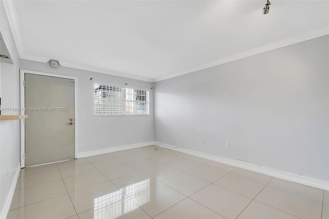 Building Photo - 2496 SW 17th Ave