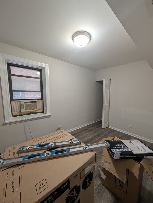Building Photo - 2118 N Whipple St