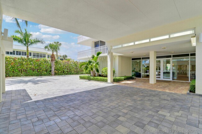 Building Photo - 375 S Beach Rd
