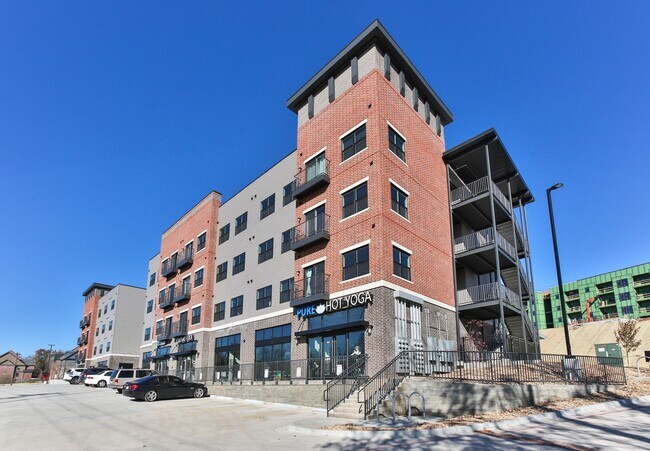 Building Photo - 3938 S Lone Pine Ave