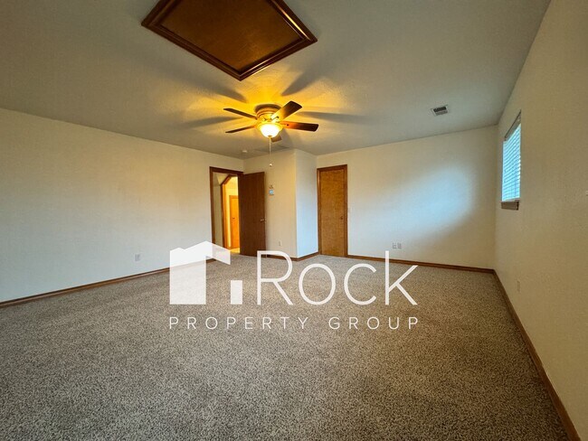 Building Photo - Charming 3-Bed 3-Bath Home with Tornado Shelter & Generator