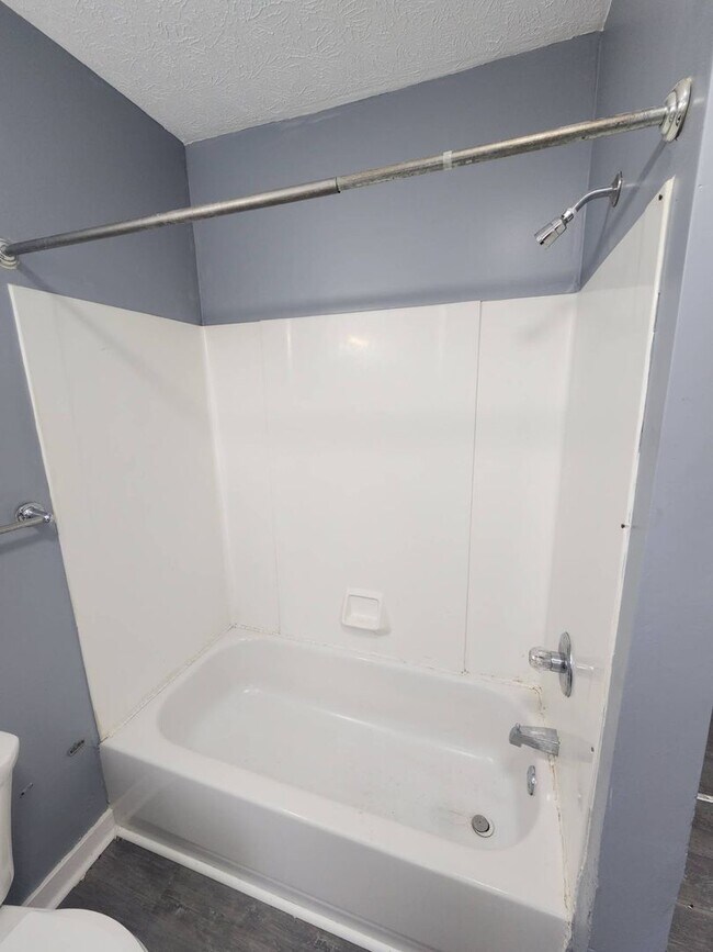 Building Photo - Charming 3-Bedroom Property in Prime Location