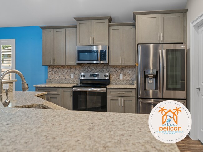 Building Photo - Stunning Home in East Navarre