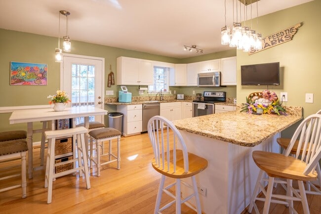 Building Photo - HOT TUB ANYONE?  THIS OFF-SEASON RENTAL IS AVAILABLE FOR A LIMITED TIME