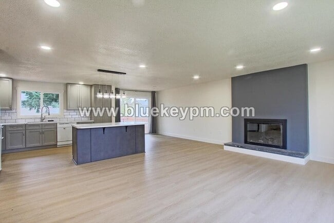 Building Photo - Newly Remodeled 5 Bed, 2 Bath Home with RV/Boat Parking in Oregon City