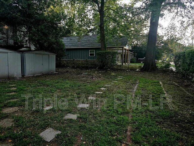 Building Photo - 1300 W 10th St