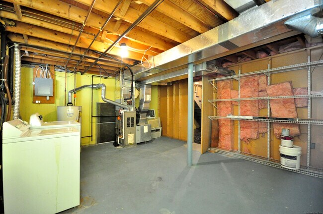 Building Photo - 3 St Marc Cir