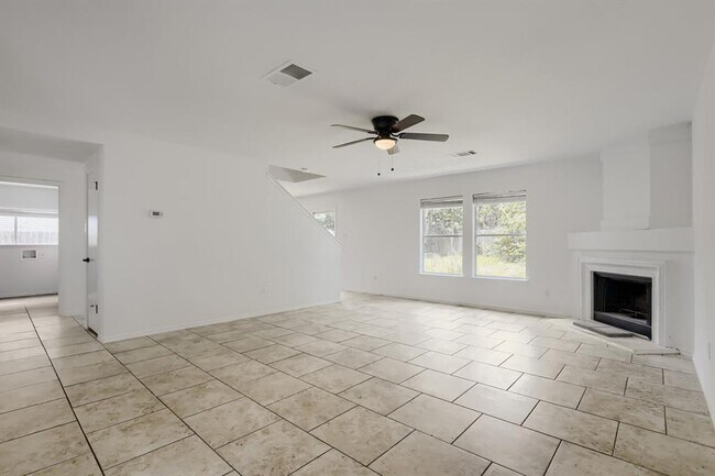 Building Photo - 512 Woodford Dr