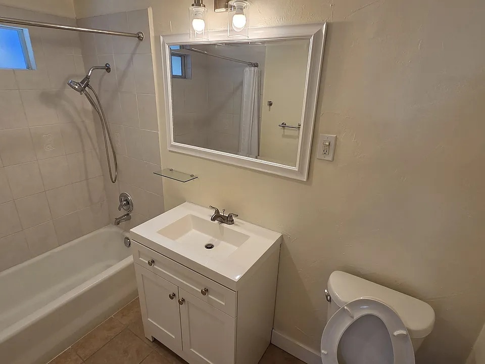 Building Photo - 4136 Fond du Lac Ave