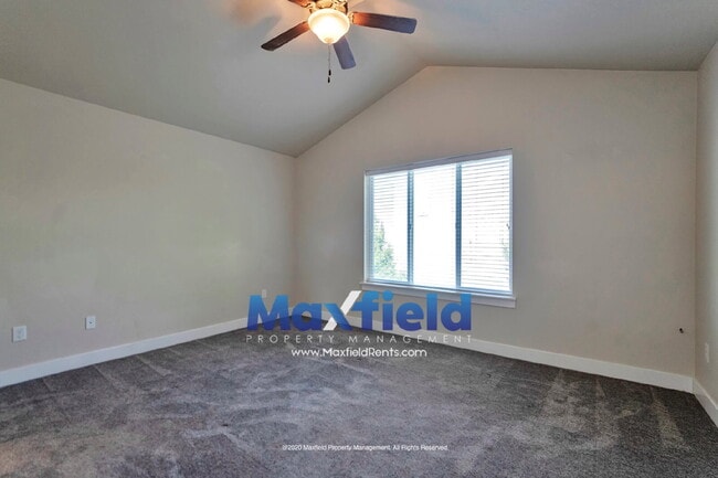 Building Photo - Heart of Riverton Pet Friendly Townhouse 3 BD 2.5 BA 2 GAR
