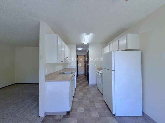 Building Photo - 5804 SE Milwaukie Ave