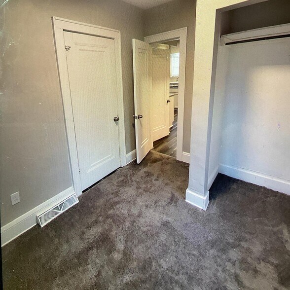 Building Photo - 814 Dover Ave