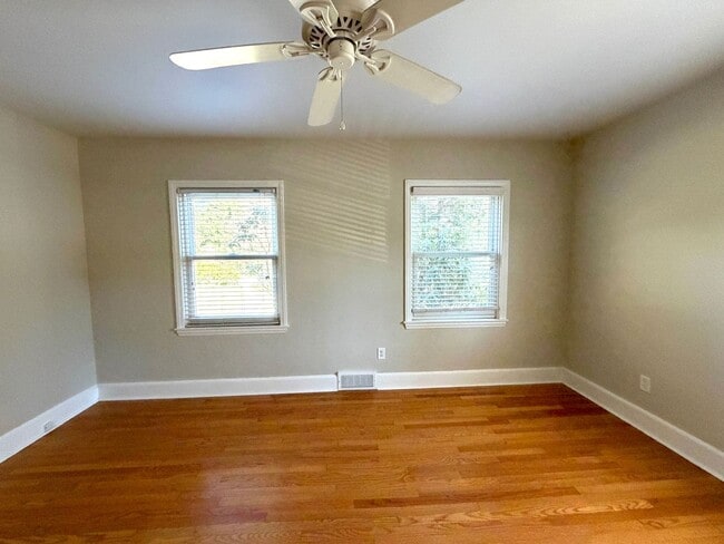 Building Photo - Shorewood Drive