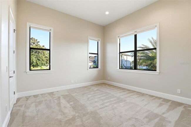 Building Photo - 705 Largovista Dr