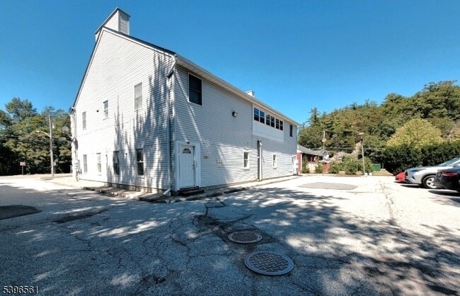 Building Photo - 272 US-206