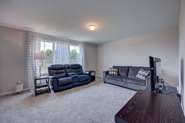 Building Photo - Luxurious 3 bedrooms 2.5 bath home in Nort...