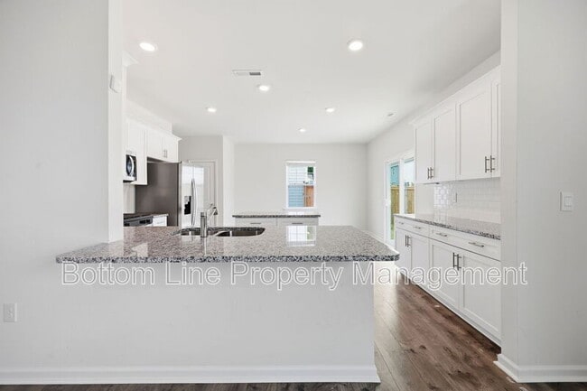 Building Photo - 413 Tucana St