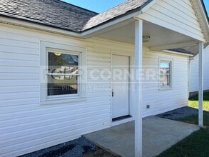 Building Photo - Beautiful 3 Bedroom 2 Bath House