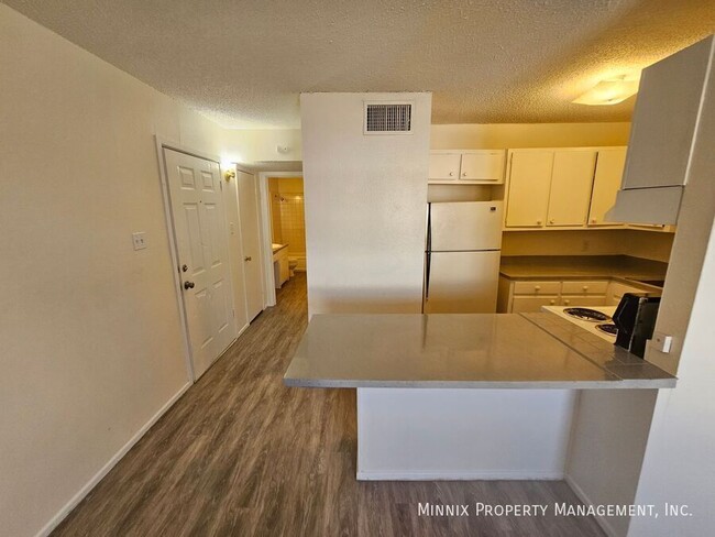 Building Photo - Plainview Apartments 1 Bedroom 1 Bath - Ca...