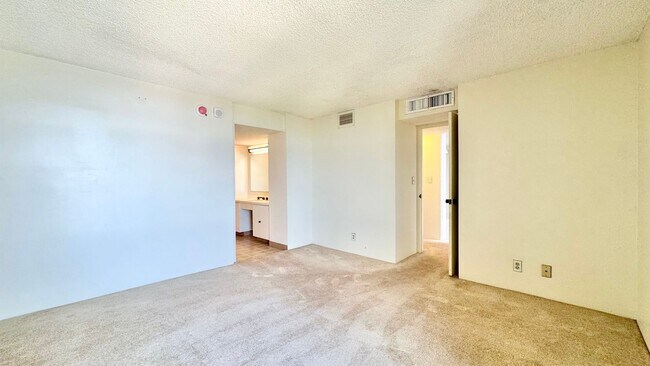 Building Photo - Available NOW - Highly Desired 2 BED 2 BAT...