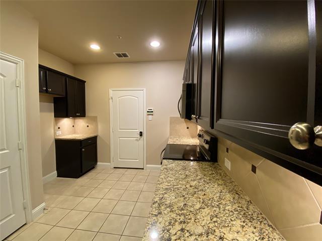 Building Photo - 2565 Jackson Dr