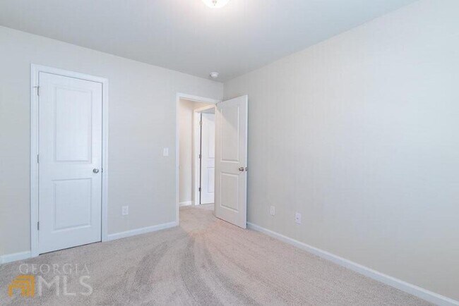 Building Photo - 3506 Lakeview Crk