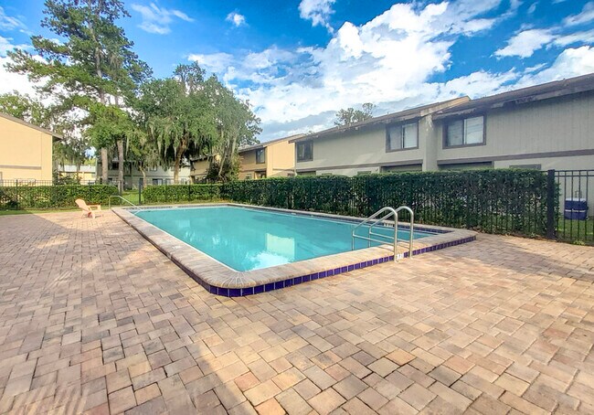 Building Photo - 2300 SW 43rd Street - C
