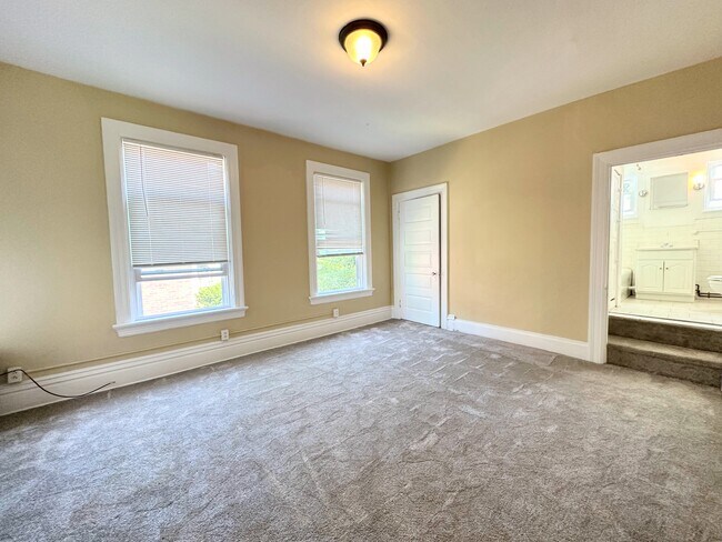 Building Photo - 833 S Trenton Ave