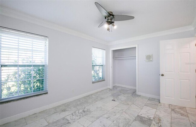 Building Photo - 551 Crystal Dr