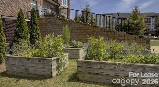 Building Photo - 16408 Holly Crest Ln