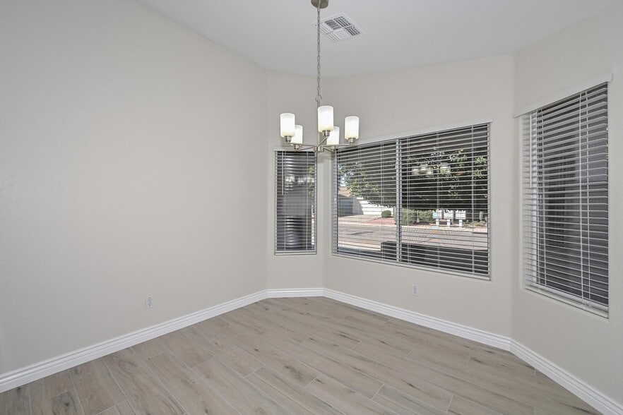 Breakfast Nook - 8119 W Tonto Ln