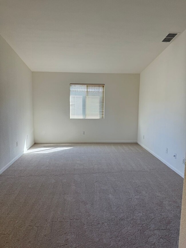 Building Photo - LARGE CORNER LOT 2 STORY 4 BED HOME IN MATHER