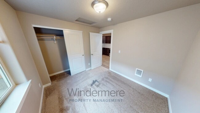 Building Photo - 221 Laurel St