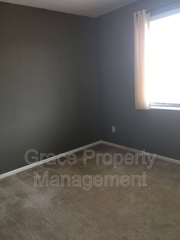 Building Photo - 9681 Truckee St
