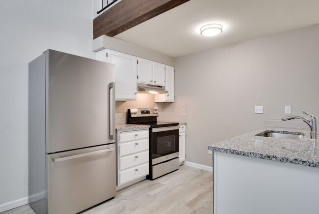 Building Photo - Crestline Triplex