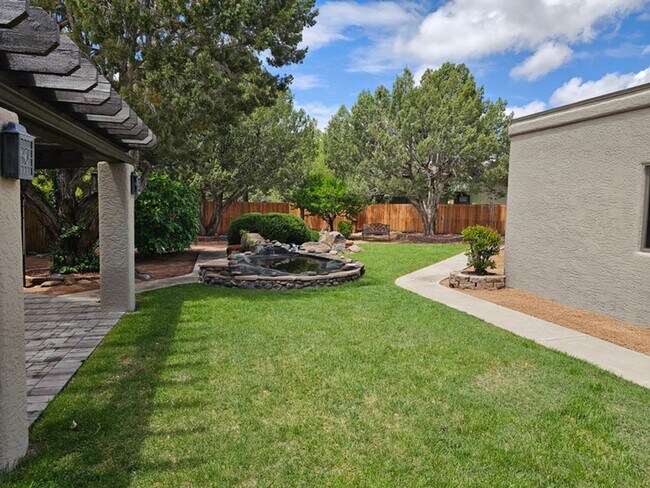 Building Photo - Beauty on Bowstring Drive
