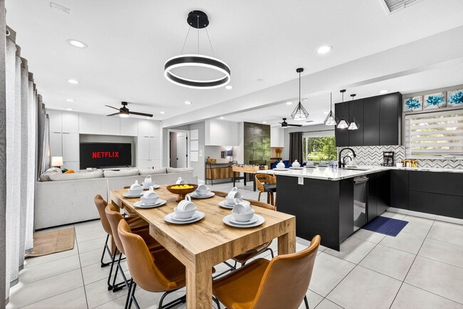 Building Photo - 318 S Burlingame Ave