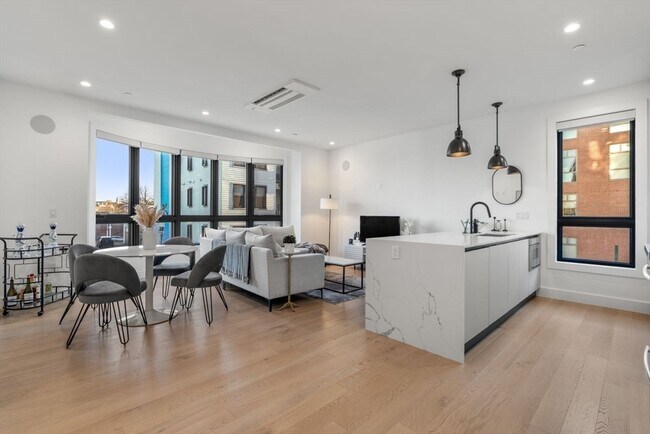 Building Photo - 75 W Broadway