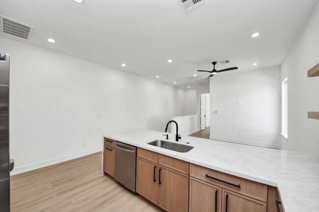 Building Photo - 4607 Gunter St